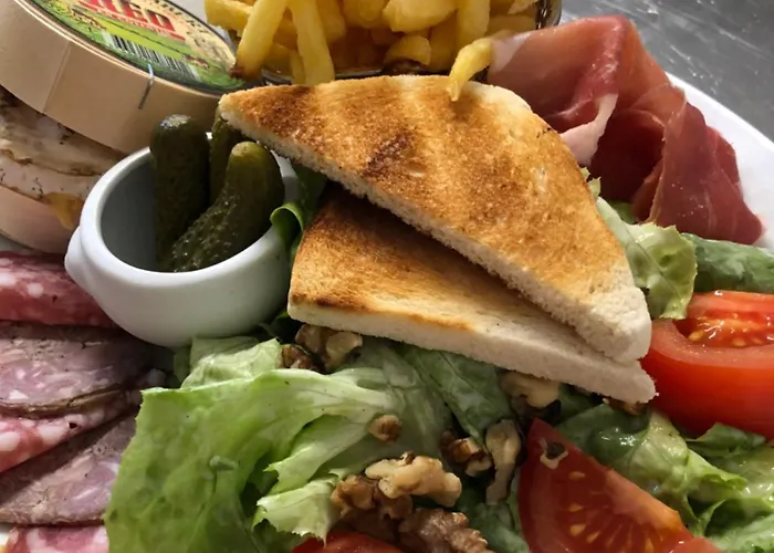 Le Commerce Szálloda *