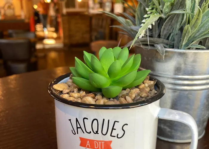 Le Commerce Szálloda *