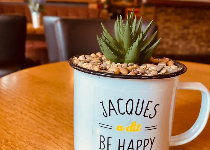 Le Commerce Szálloda *